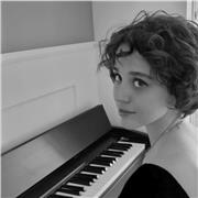 Sono una ragazza di 19 anni anni appena maturata al liceo scientifico copernico. Ho molta pazienza e sono preparata bene su latino fisica e matematica